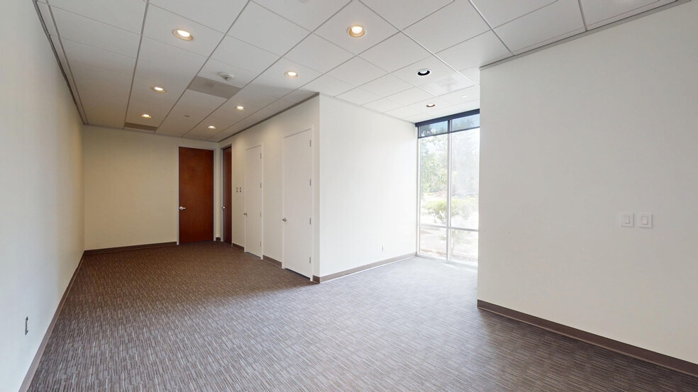 More Photos Of 5920 William Cannon Dr, Austin Medical For Lease