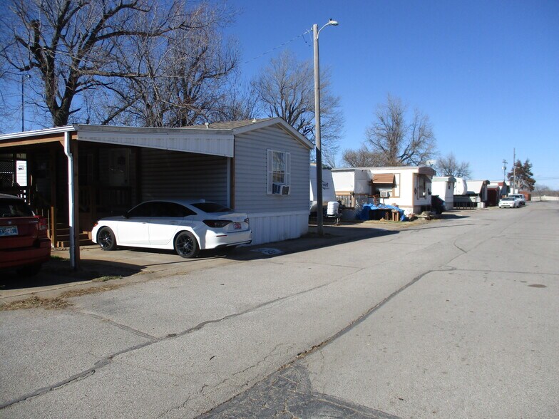 More Photos Of 56 Eastbrook Ter, Del City Manufactured Housing Mobile Home Park For Sale