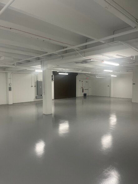 More Photos Of 637 Jim Moran Blvd, Deerfield Beach Warehouse For Lease