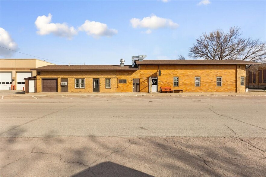 More Photos Of 1034 8th St, Onawa Bar For Sale