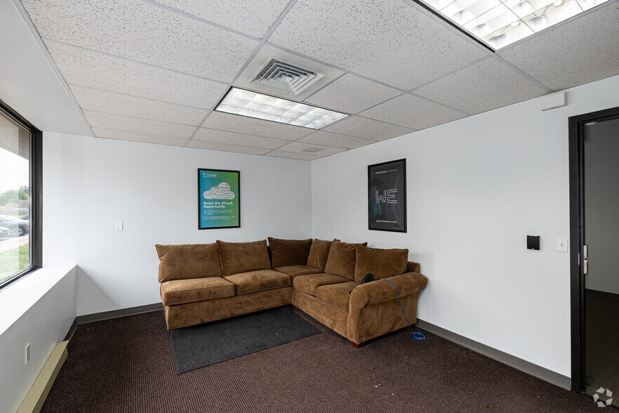 More Photos Of 111-121 Roberts St, East Hartford Business Park For Lease
