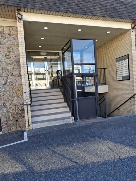More Photos Of 164 Commack Rd, Commack Medical For Lease