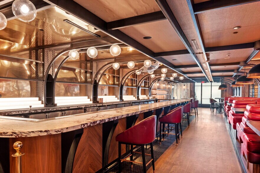 More Photos Of 650 N La Cienega Blvd, West Hollywood Restaurant For Lease