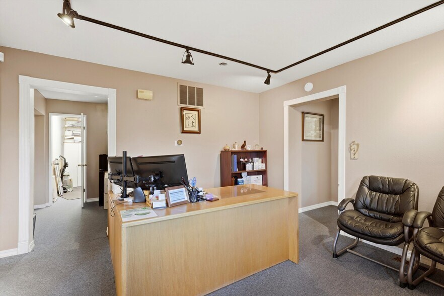 More Photos Of 114 E 2nd St, Newberg Office For Sale