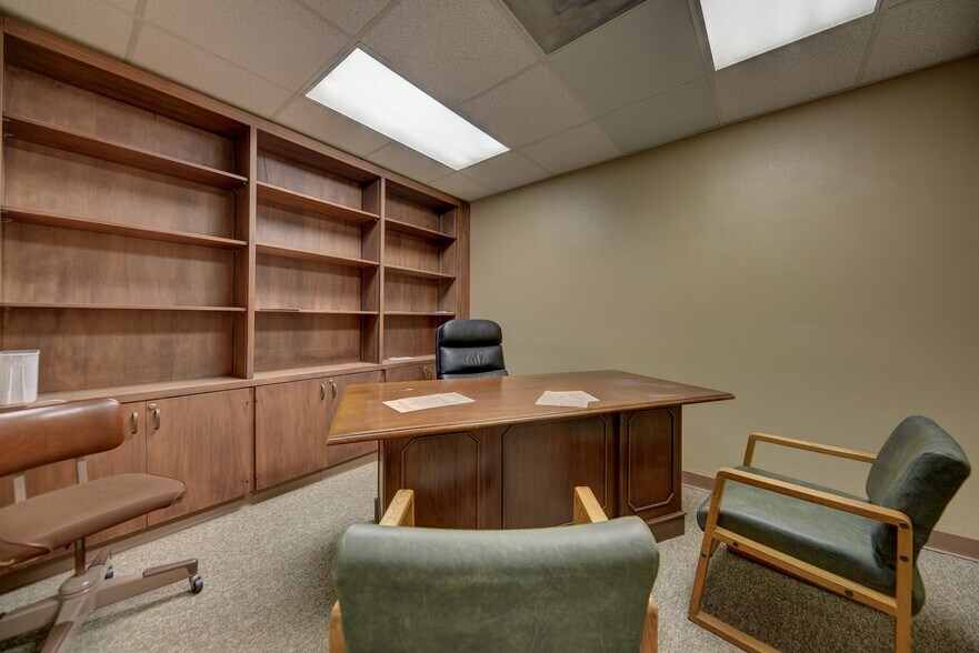 More Photos Of 501 E Washington Ave, Navasota Medical For Sale