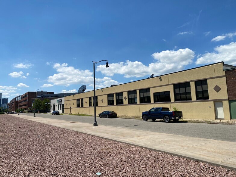 More Photos Of 3250 Franklin St, Detroit Office For Lease