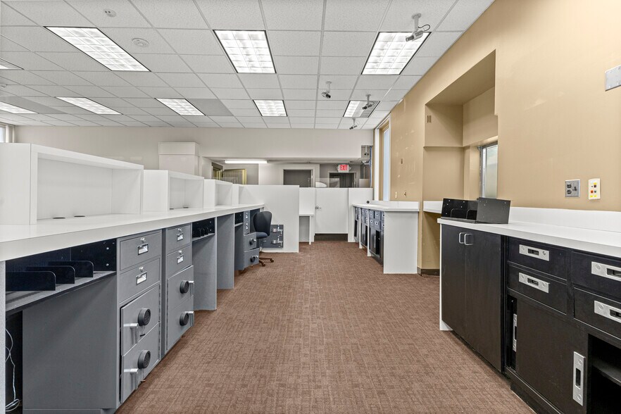 More Photos Of 23700 Goddard Rd, Taylor Bank For Lease