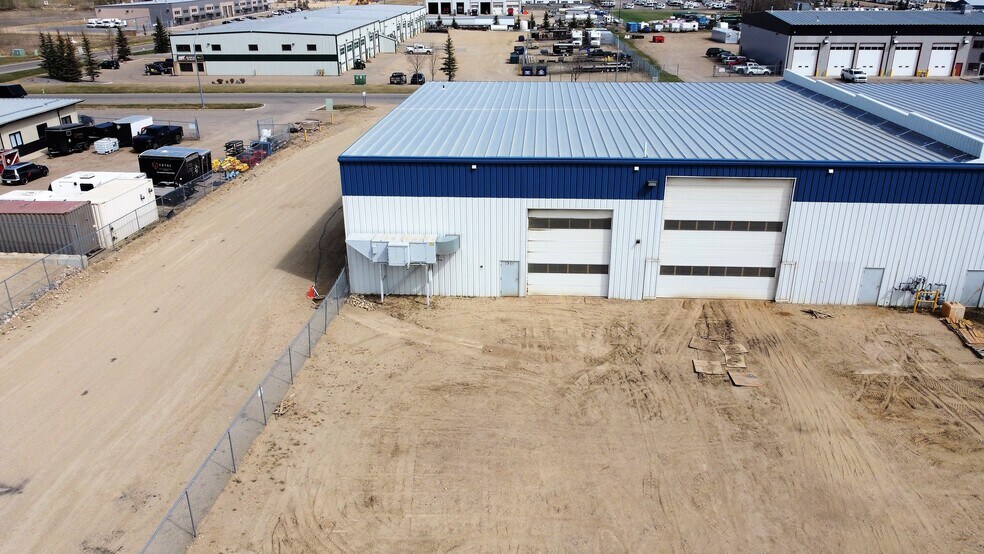 More Photos Of 14 Burnt Valley Ave, Red Deer County Service For Lease