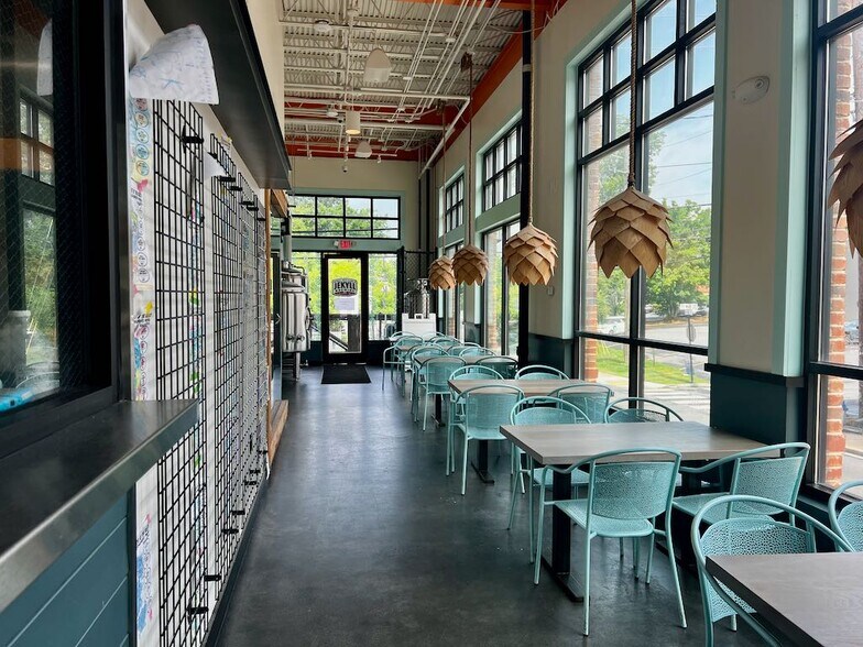 More Photos Of 8632 Main St, Woodstock Restaurant For Lease