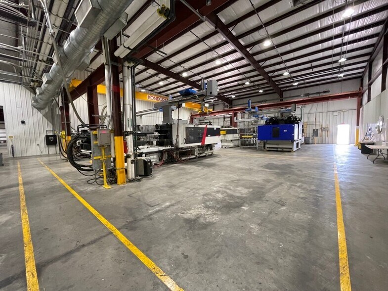 More Photos Of 190 Finegan dr, Del Rio Distribution For Sale