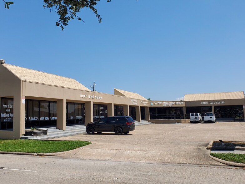 More Photos Of 410 E Fairmont Pky, La Porte Restaurant For Lease