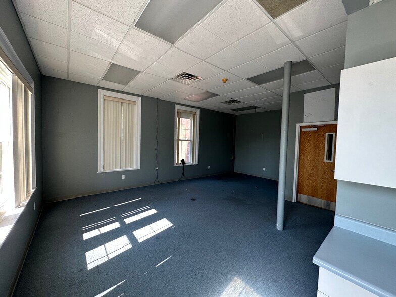 More Photos Of 314 Park St, Fulton Office For Sale