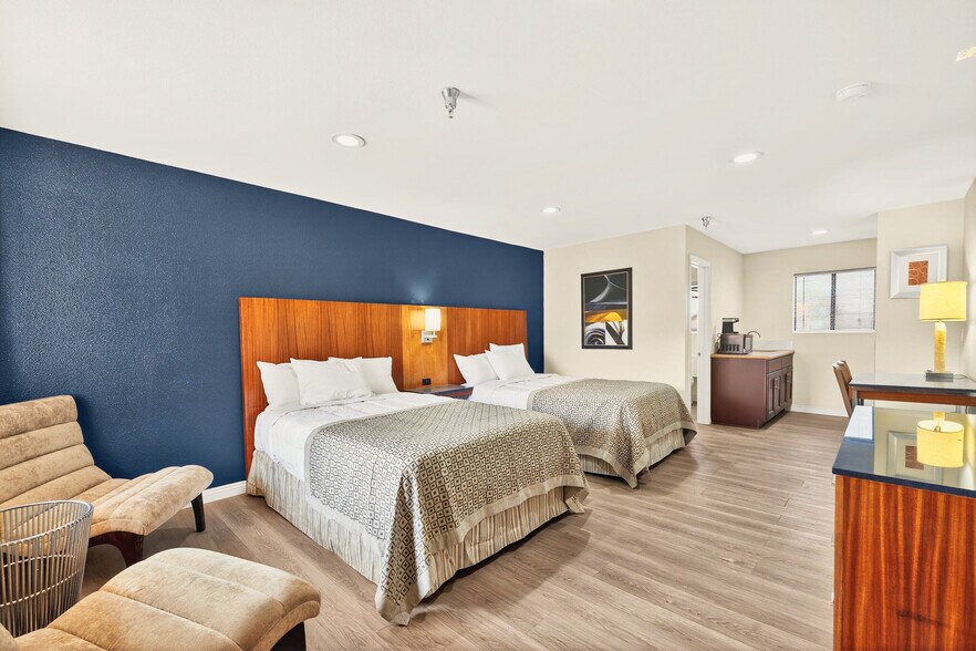 More Photos Of 67485 Hacienda Ave, Desert Hot Springs Hotel For Sale