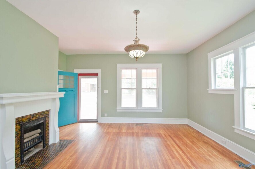 More Photos Of 106 S Houston St, Athens Office For Sale