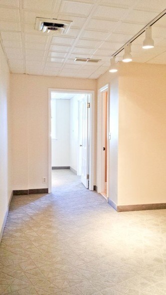 More Photos Of 4 Main St, Flemington Office For Lease