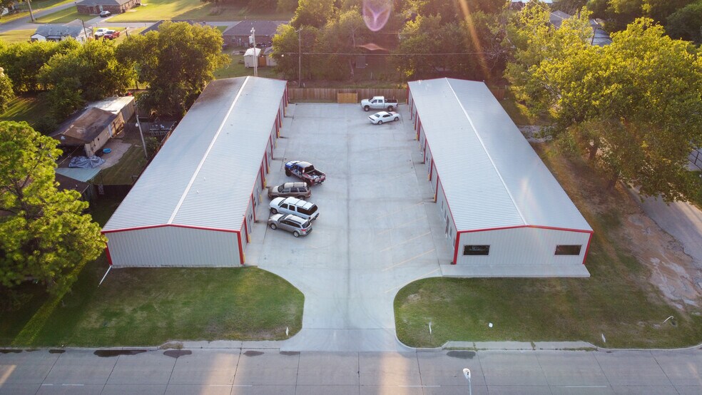 More Photos Of 607 S Lake Murray Dr, Ardmore Showroom For Sale