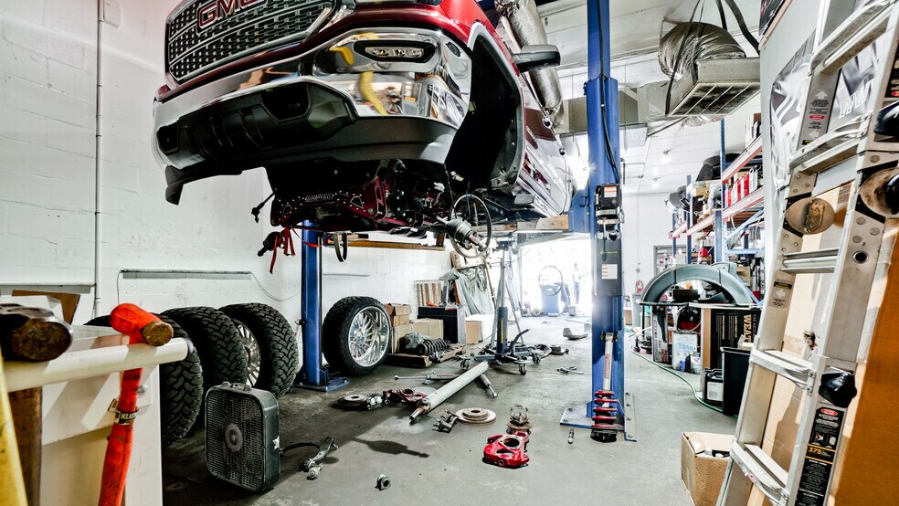 More Photos Of 3015 62nd Ave E, Bradenton Warehouse For Lease