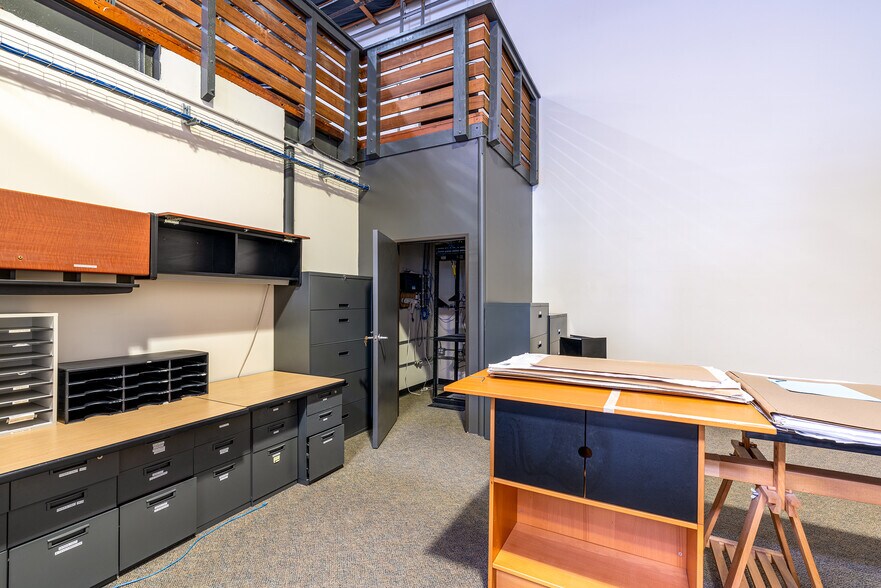 More Photos Of 2605 State St, San Diego Flex For Lease