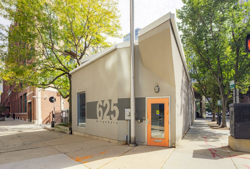 More Photos Of 430 W Ohio St, Chicago Showroom For Sale