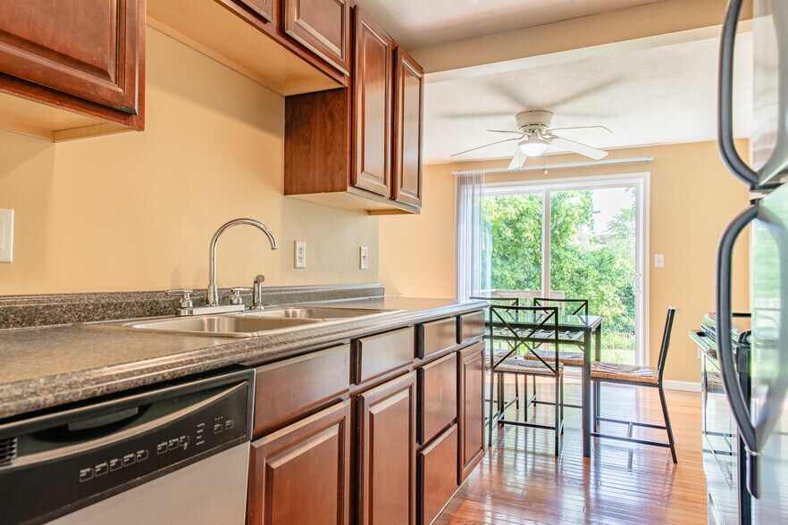 More Photos Of 205-274 Robert Dr, Syracuse Apartments For Sale