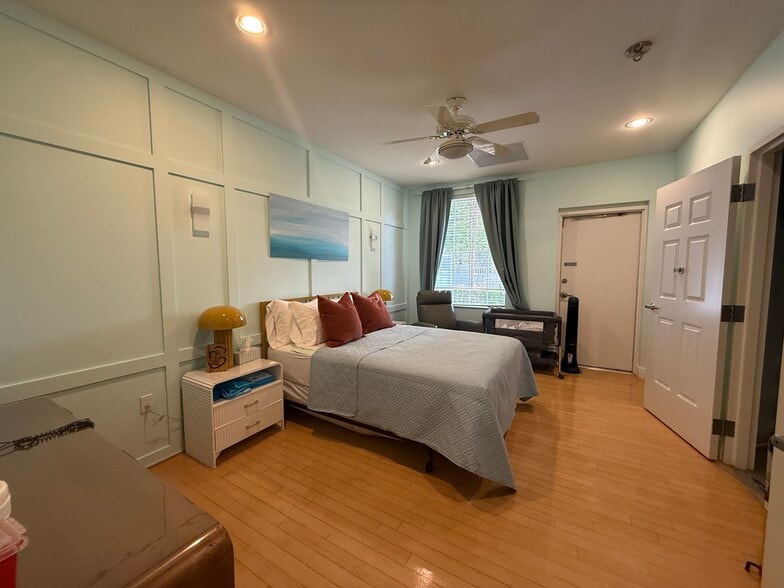 More Photos Of 1900 E Bay Dr, Largo Medical For Sale