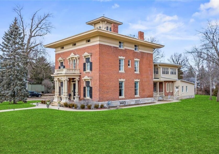 More Photos Of 876 W State St, Jacksonville Hospitality For Sale