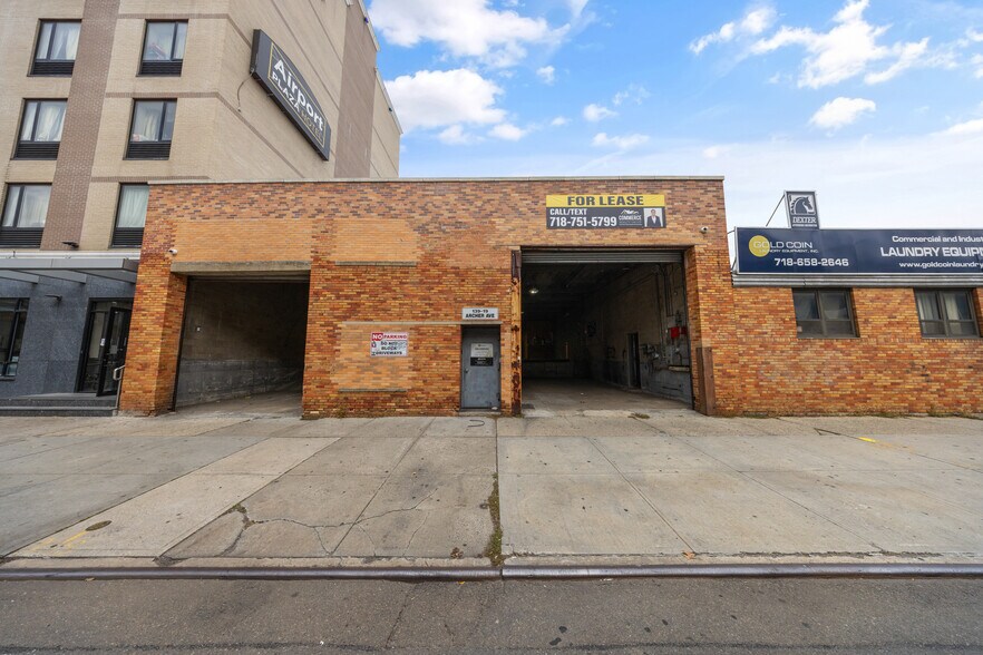Primary Photo Of 91-26 Archer Ave, Jamaica Showroom For Lease