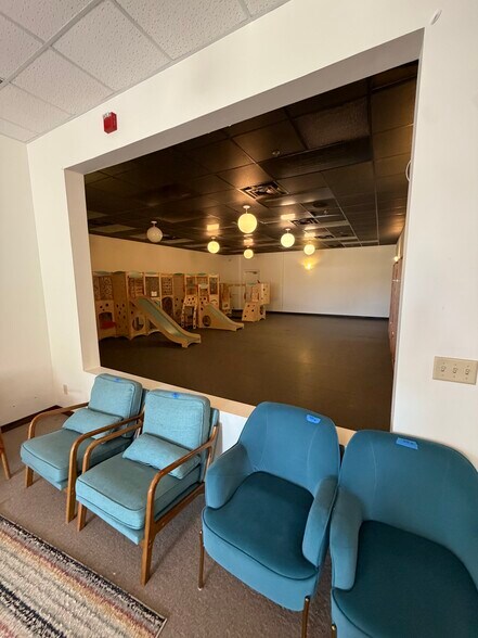 More Photos Of 1004-1020 NW Gateway Dr, Chaska Unknown For Lease