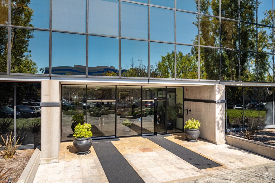 More Photos Of 5850 Canoga Ave, Woodland Hills Coworking Space