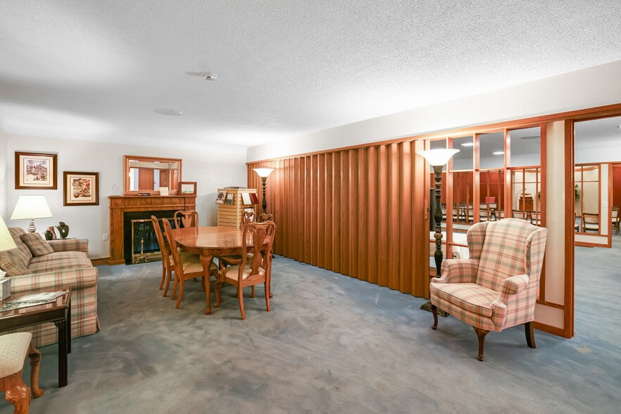 More Photos Of 1801 Commerce Blvd, Mound Funeral Home For Sale