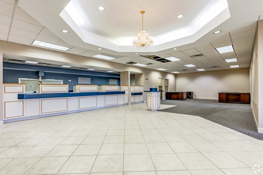 More Photos Of 2046 Bayshore Blvd, Dunedin Storefront Retail Office For Sale