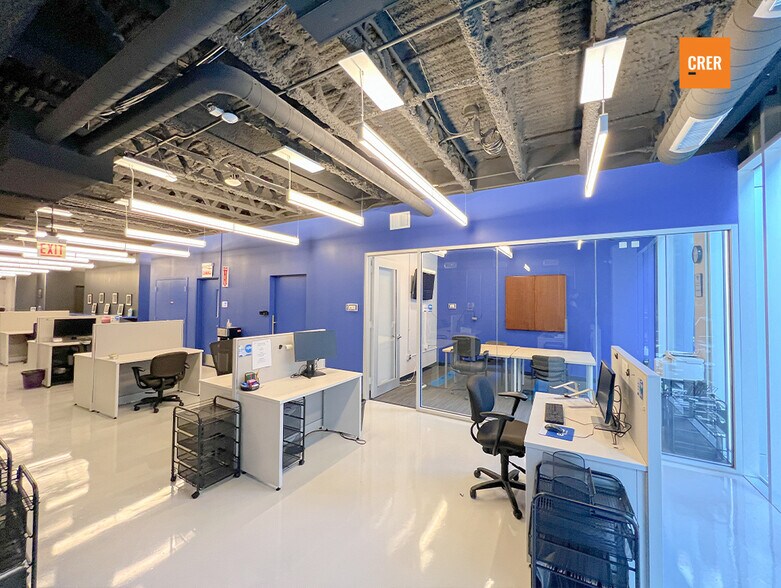 More Photos Of 6 S Clark St, Chicago Loft Creative Space For Sale