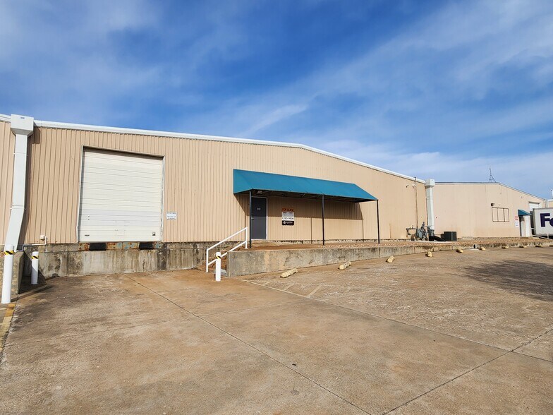 Primary Photo Of 502-608 N Redbud Ave, Broken Arrow Unknown For Lease