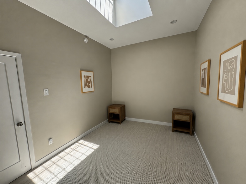 More Photos Of 7416 S Western Ave, Los Angeles Office For Sale
