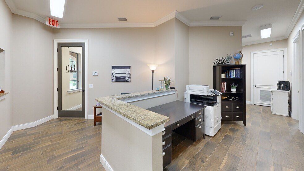 More Photos Of 5908 Hillside Heights Dr, Lakeland Medical For Sale