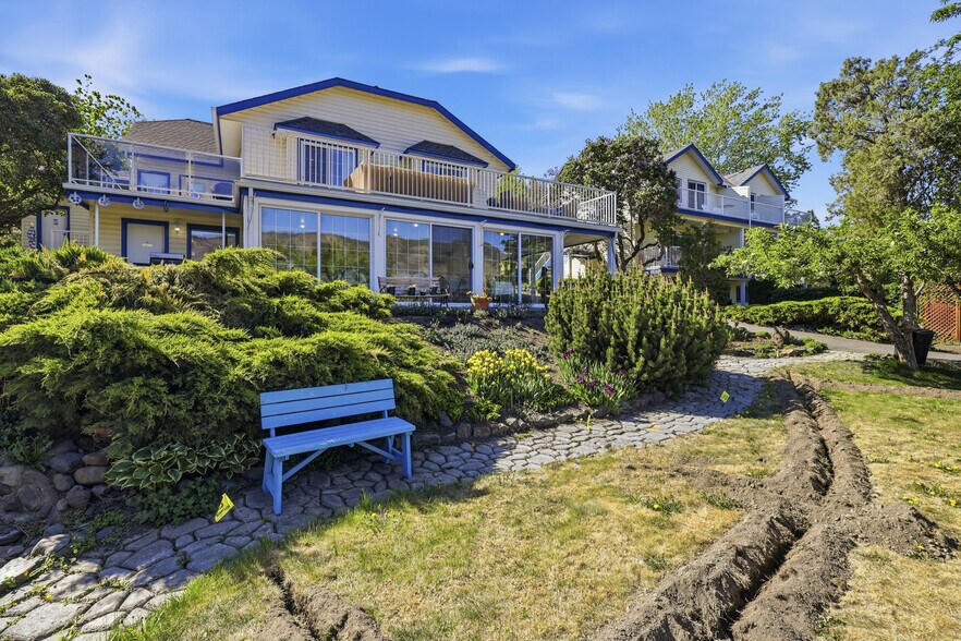 More Photos Of 7001 Savona Access Rd, Thompson-Nicola Hotel For Sale