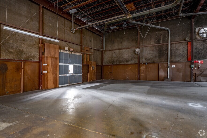 More Photos Of 7000 Old Landover Rd, Landover Warehouse For Lease