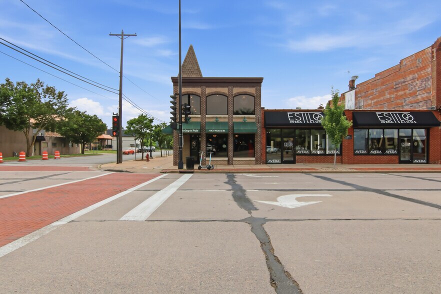 More Photos Of 442 Water St, Eau Claire Bar For Sale