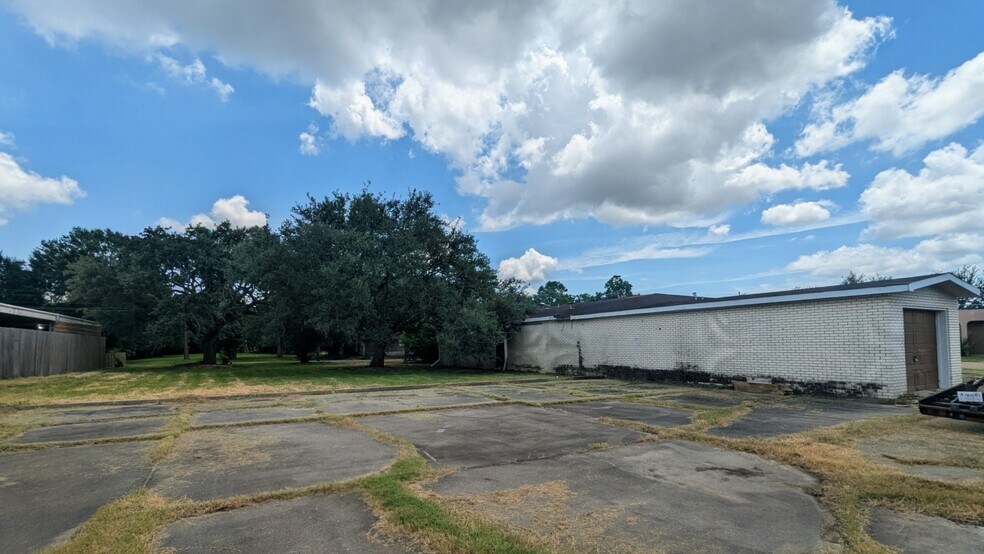More Photos Of 3700 Doctors Dr, Port Arthur Office For Sale