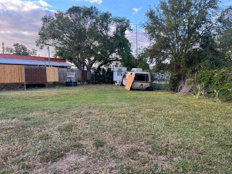 More Photos Of 5275 95th St N, Saint Petersburg Warehouse For Sale