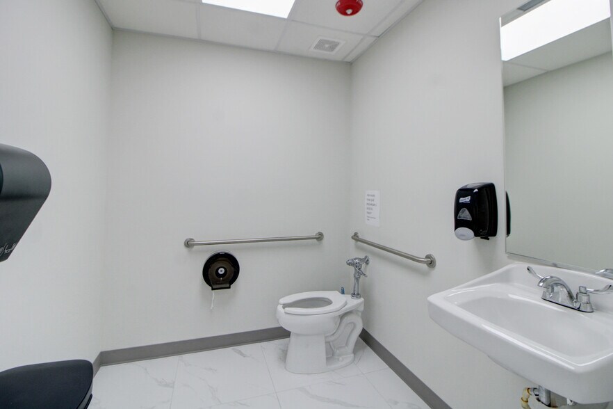 More Photos Of 304 N Krome Ave, Homestead Medical For Lease