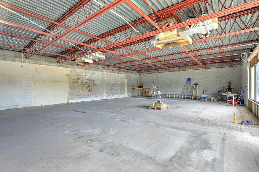 More Photos Of 8801 20th St, Vero Beach Convenience Store For Lease