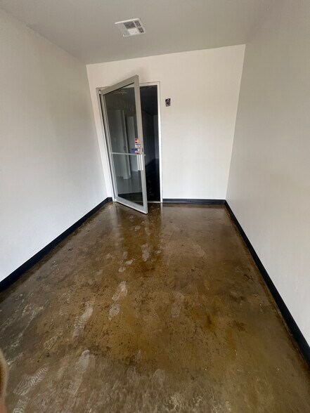 More Photos Of 6600 E Main St, Cushing Flex For Lease