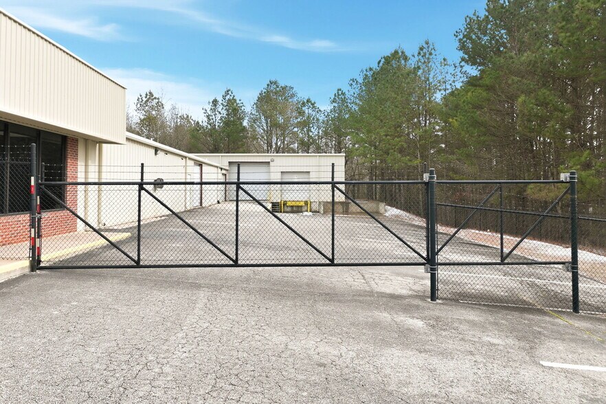 More Photos Of 3743 Old Flowery Branch Rd, Oakwood Warehouse For Lease