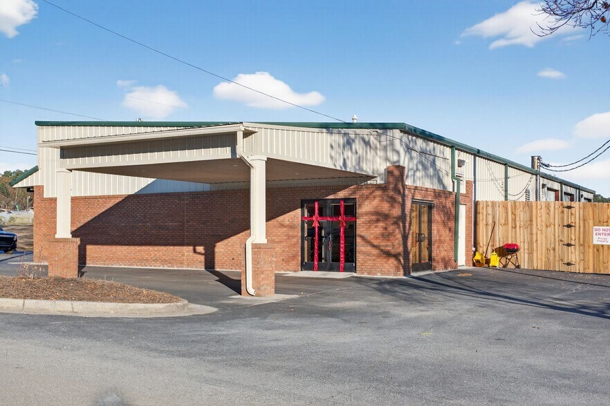 More Photos Of 1595 Access Rd, Covington Storefront For Sale