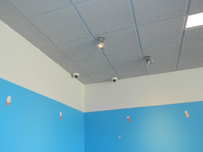 More Photos Of 912 Commerce Dr, Fairfield Freestanding For Lease