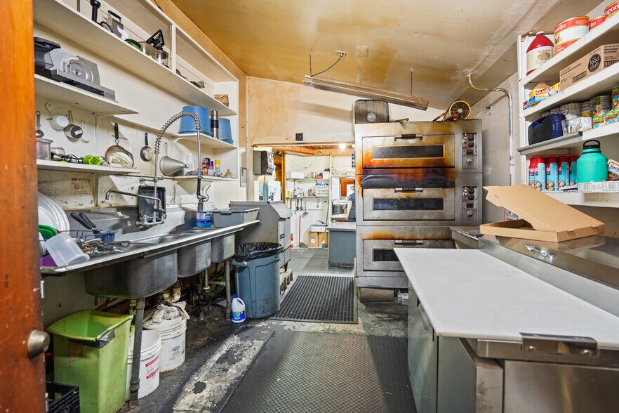 More Photos Of 4976 WA-25 Hwy, Hunters Bar For Sale