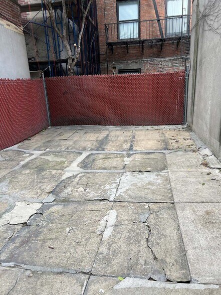 More Photos Of 219 W 79th St, New York Medical For Lease