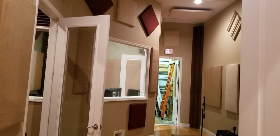 More Photos Of 24610 Sandhill Blvd, Punta Gorda Light Distribution For Lease