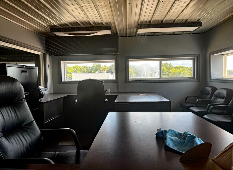 More Photos Of 2737 Pioneer Dr, Bowling Green Warehouse For Lease